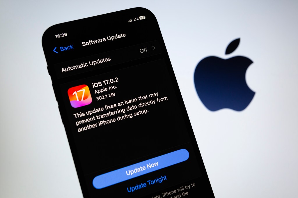 September 26, 2023, Asuncion, Paraguay: Apple releases iOS 17.0.2 on iPhone. Apple has now made iOS 17.0.2 available for all iPhones compatible with iOS 17 instead of limiting it to the Ã¢â¬ÅiPhone 15Ã¢â¬Å, but Ã¢â¬ÅiPhone 15Ã¢â¬Å users already have the software and will not see the update. According to Apple's release notes, iOS 17.0.2 fixes an issue that could prevent transferring data directly from another Ã¢â¬ÅiPhoneÃ¢â¬Å during setup. (Credit Image: Â© Andre M. Chang/ZUMA Press Wire)
