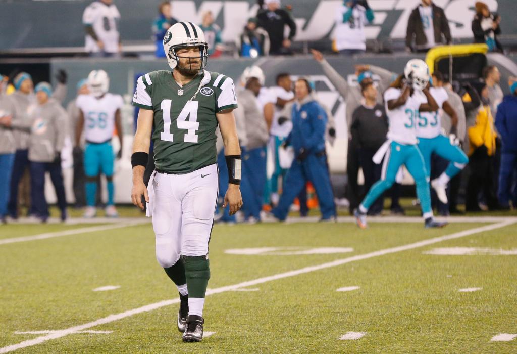 Ryan Fitzpatrick #14 of the New York Jets reacts at the end of the fourth quarter. The Miami Dolphins defeated the New York Jets 34-13 in an NFL football game at MetLife Stadium, December 17, 2016. 