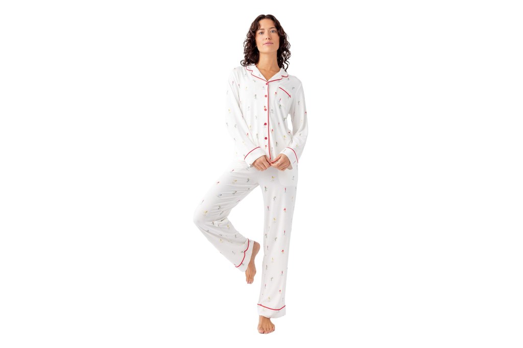 model wearing Cozy Earth pajamas