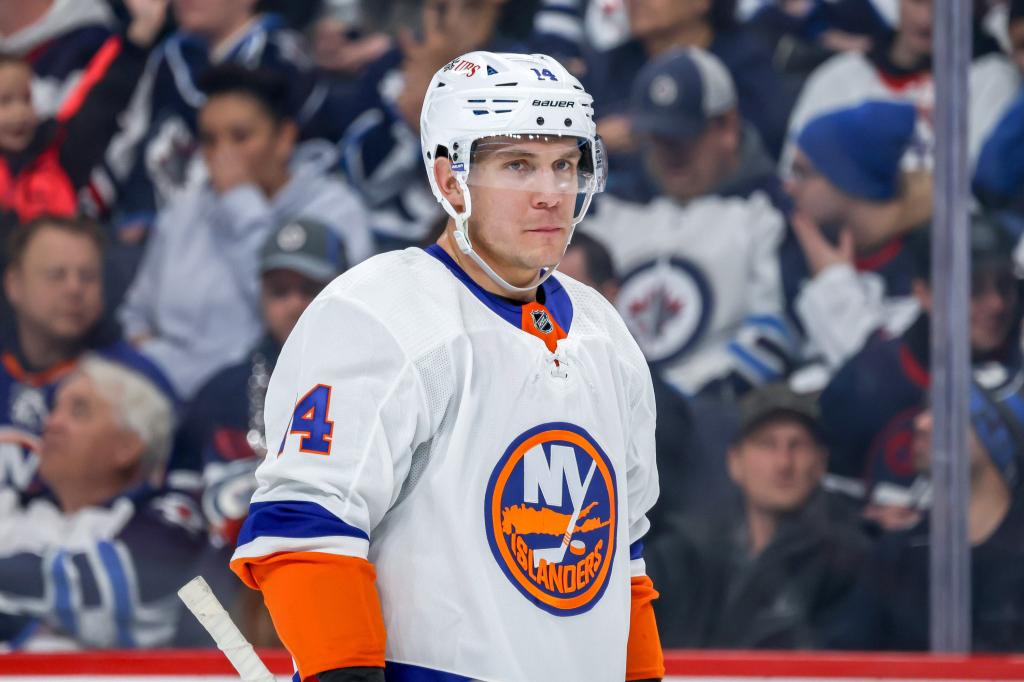 Bo Horvat has had success when he plays together with Mathew Barzal.
