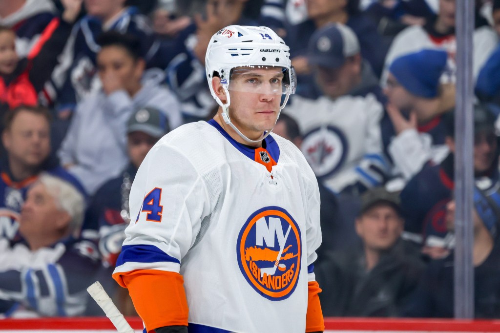 Bo Horvat has had success when he plays together with Mathew Barzal.