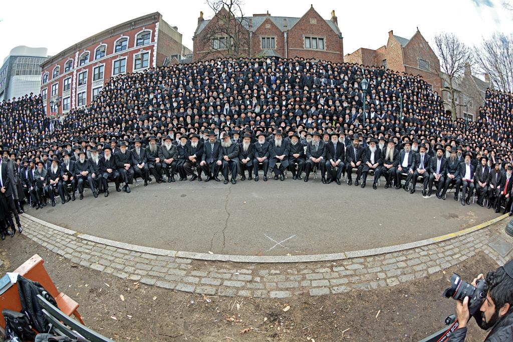 Hundreds of Chabad rabbis gathered for photo outside