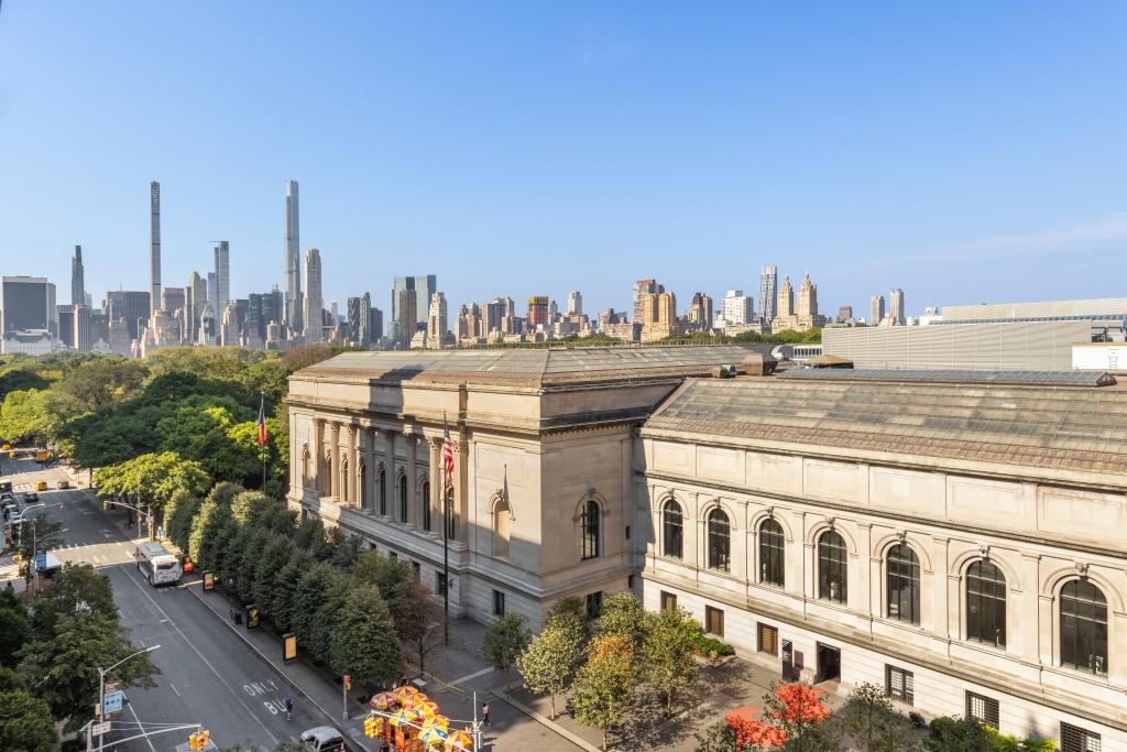 Exterior view of the Metropolitan Museum of Art.  