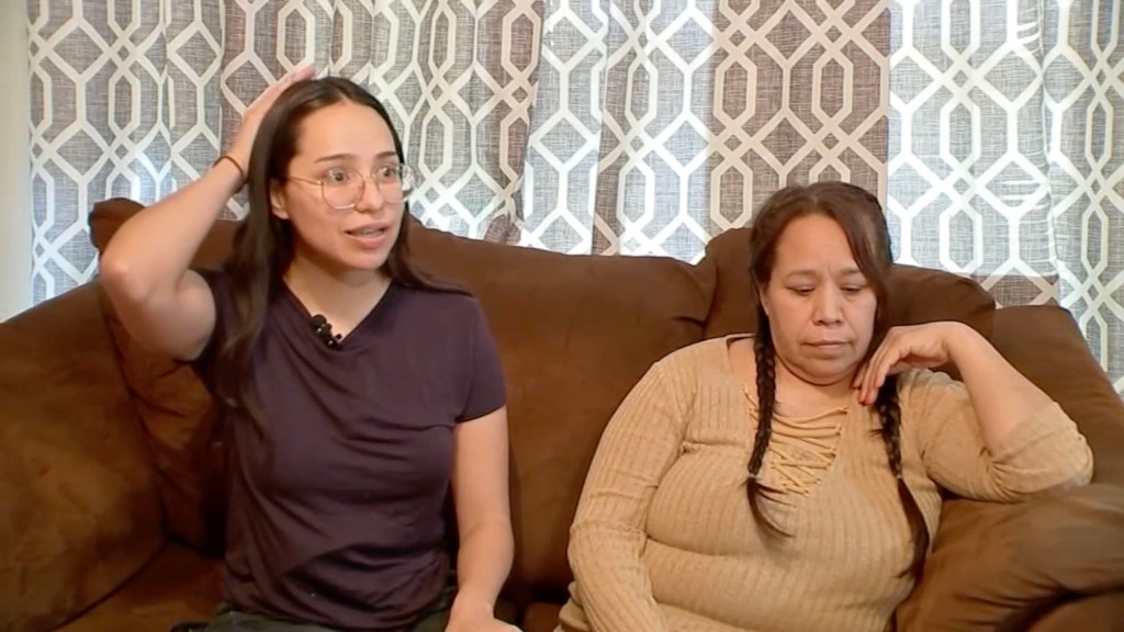 Esmeralda De Leon, left, and her mom, Sabina Barajas, right