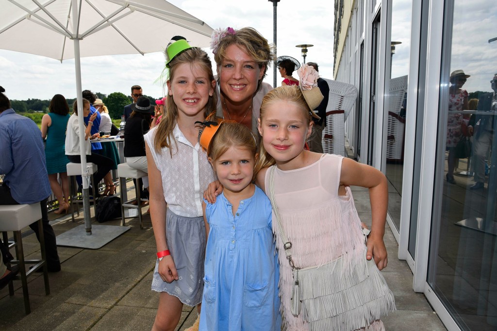 Johanna, Gretel and Klara with their mother in 2016. 