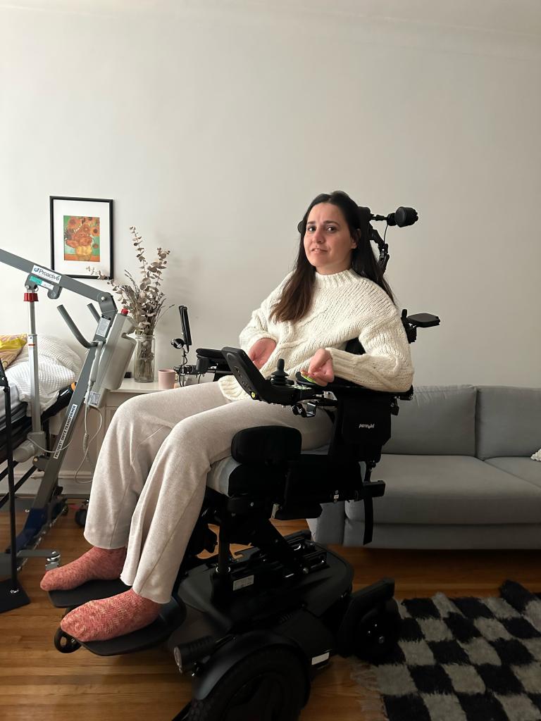 A photo of the now-paralyzed Ozsoy in her wheelchair.