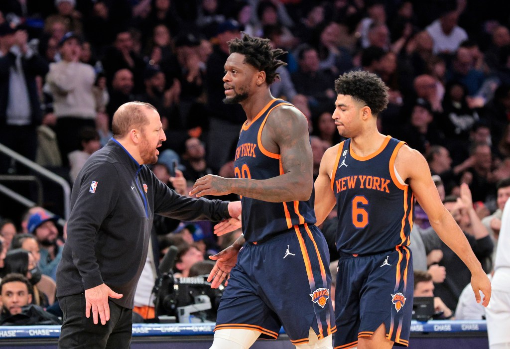 Tom Thibodeau (l.) and Quentin Grimes (r.)