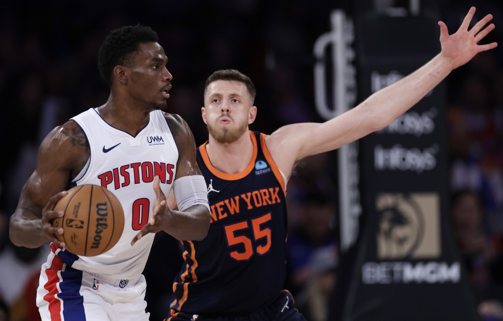 The referees should have made two calls against Jalen Duren, looking to make a move on Isaiah Hartenstein, late in the Knicks' win over the Pistons, but didn't.