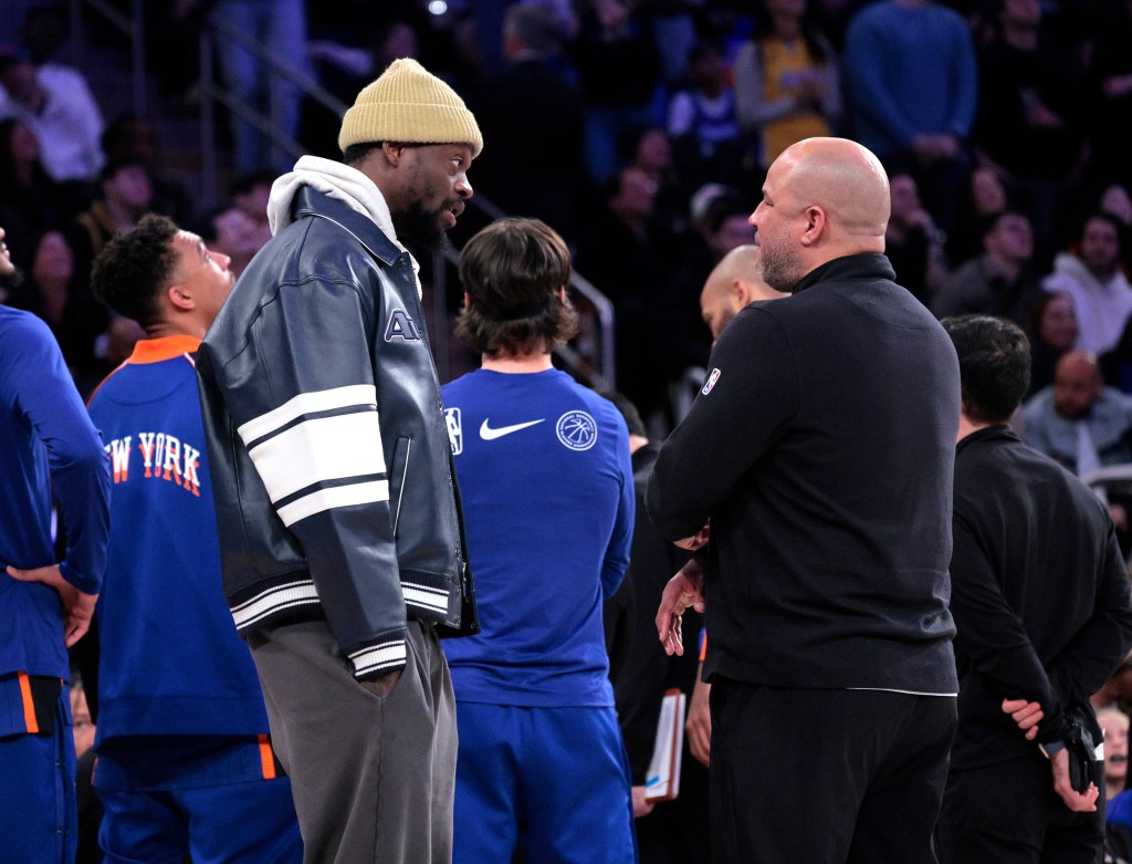 Julius Randle was on the bench in street clothes during the Knicks' loss to the Lakers on Feb. 3, 2024. 