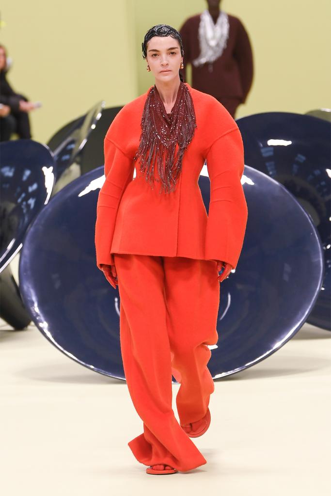 A model walking the runway at the Jil Sander RTW Fall 2024.