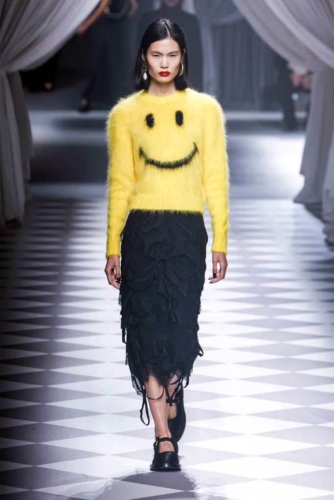  A model walks the runway during the Moschino Ready to Wear Fall/Winter 2024-2025 fashion show.