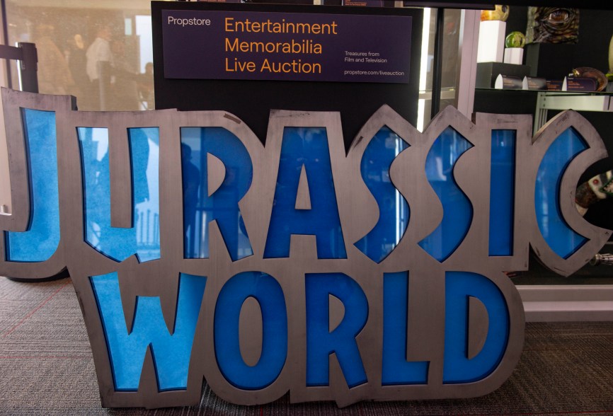 urassic World Gate Sign Model Miniature from 'Jurassic World'