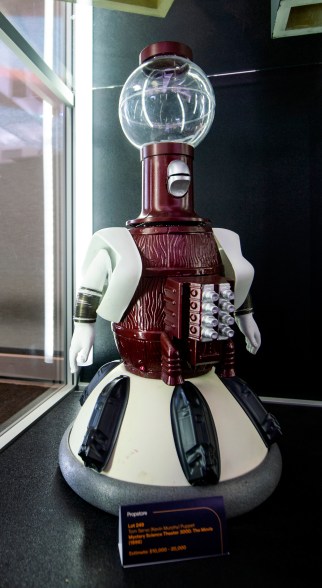 Tom Servo (Kevin Murphy) puppet from "Mystery Science Theater 3000: The Movie" (1996)