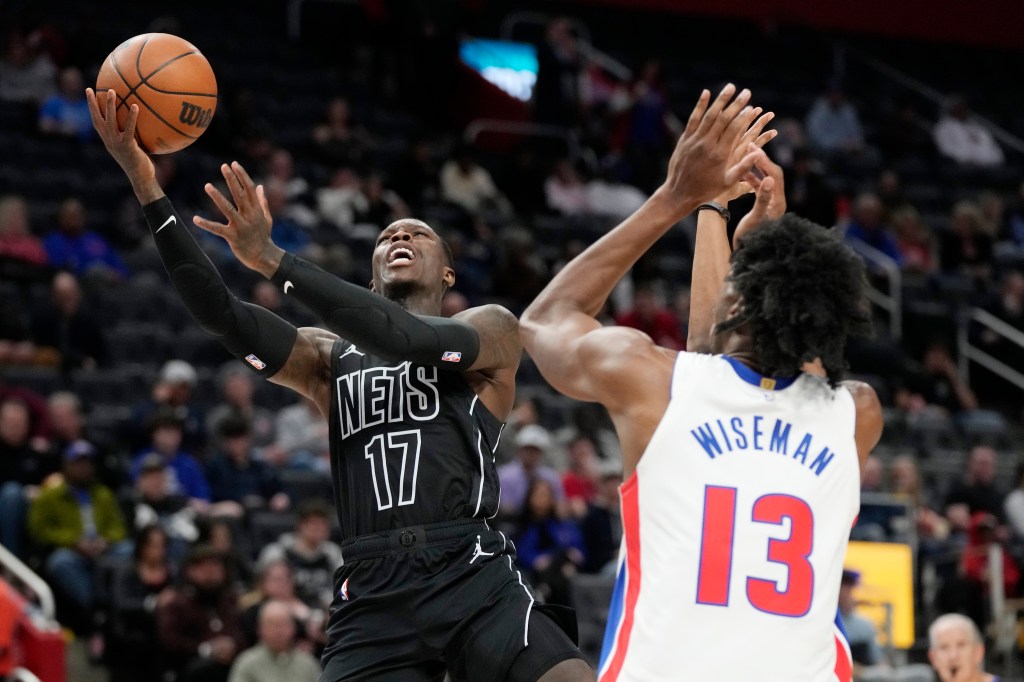 Nets guard Dennis Schroder (17) attempts a layup as Detroit Pistons center James Wiseman (13) defends