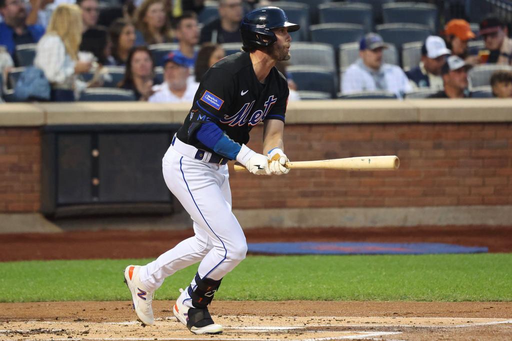 New York Mets second baseman Jeff McNeil (1) singled during the first inning when the New York Mets played the Seattle Mariners Friday, September 1, 2023 at Citi Field in Queens, NY. 