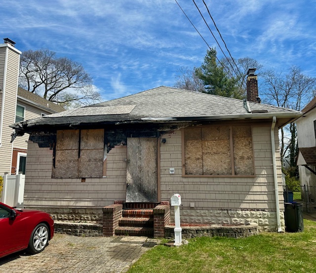 The home still stands at  9 Elbert Pl in East Rockaway still stands. 