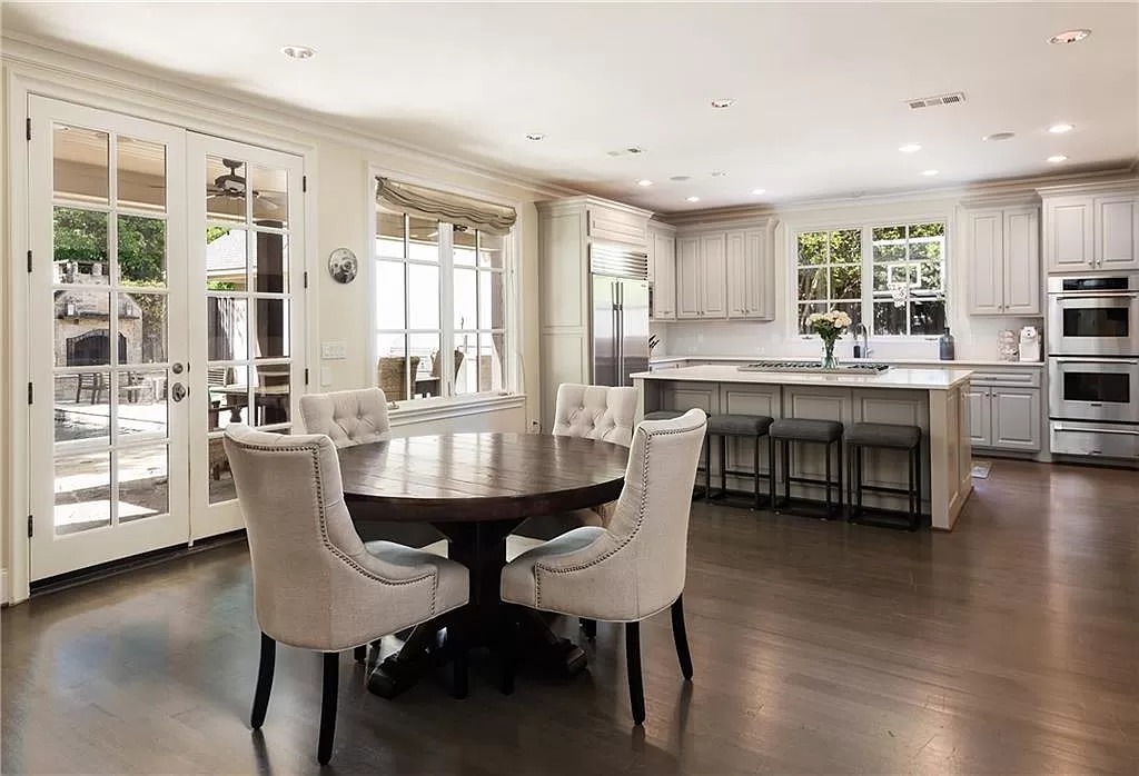 A view of the kitchen and breakfast space.