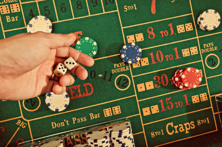 Confused about online casinos' terms and conditions? Check out this guide for clarity so you can play according to each site's rules and capitalize on any bonuses.