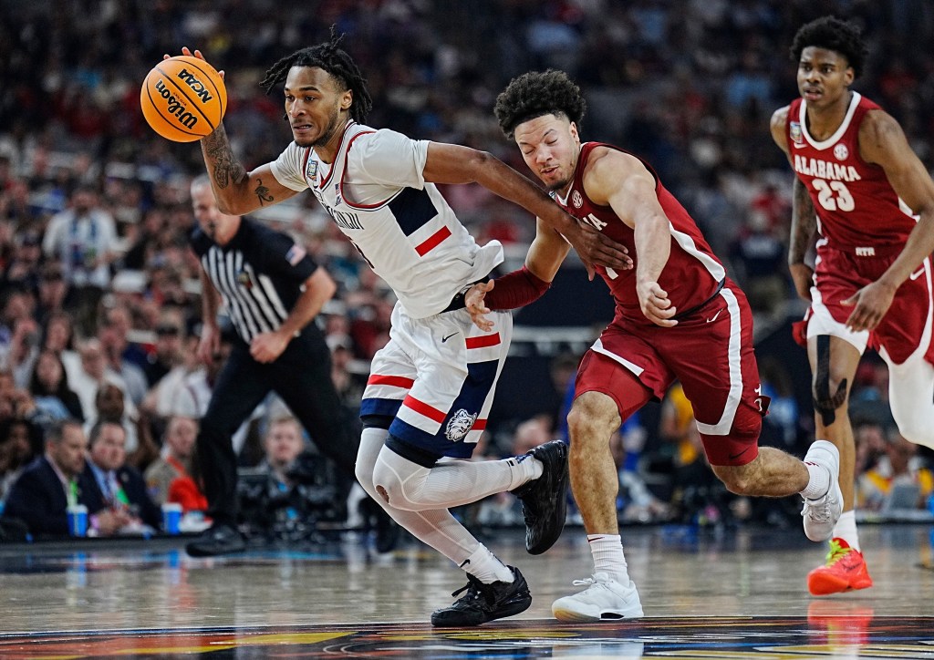 Stephon Castle steals the ball from Mark Sears during UConn's victory.