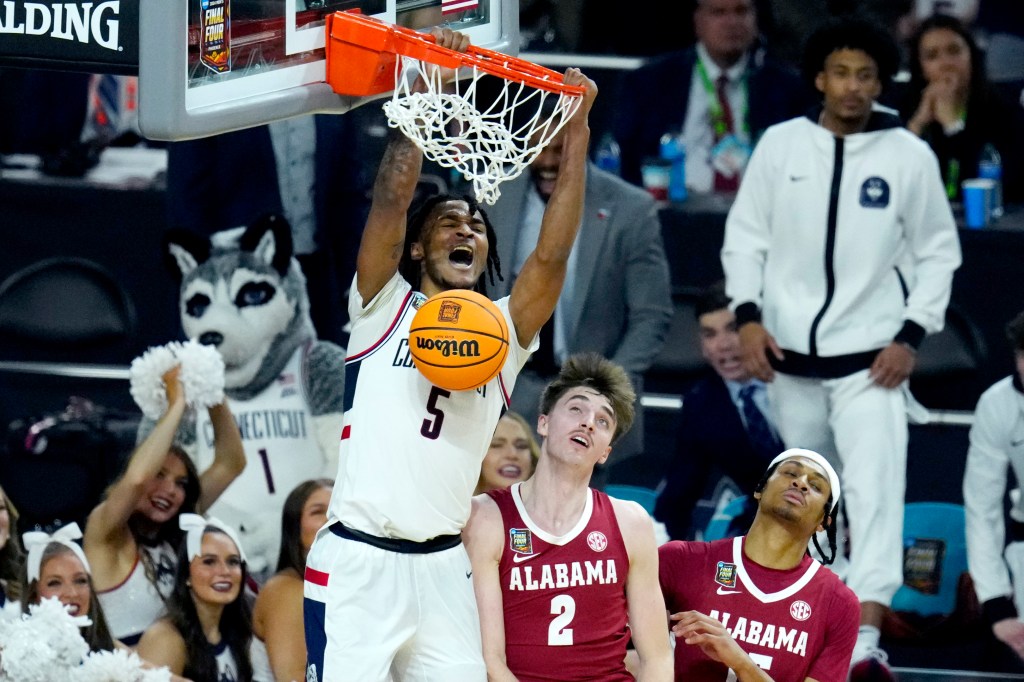 UConn guard Stephon Castle dunks against Alabama.