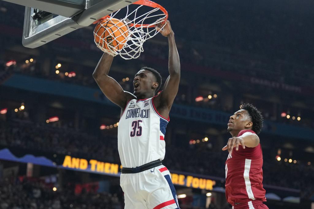 Samson Johnson sparked an 8-0 run for UConn against Alabama in the Final Four on Saturday.