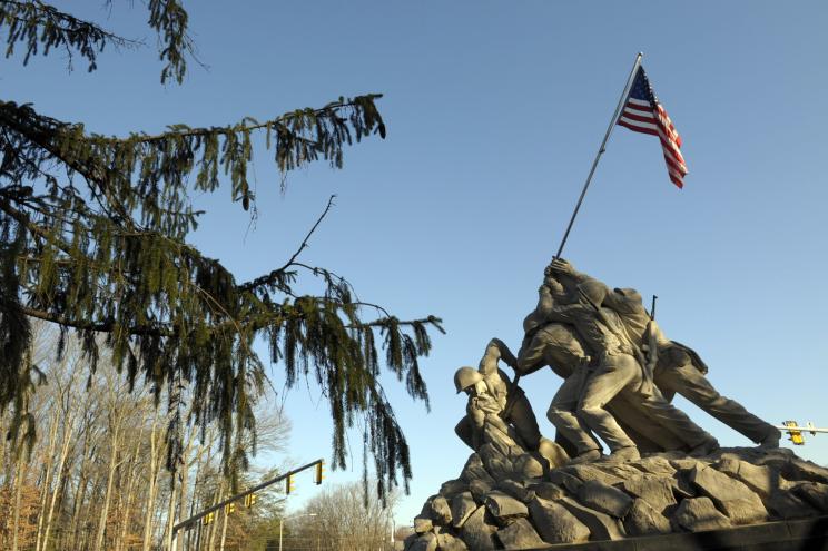 Statue of soldiers raising a flag at the entrance to Quantico Marine Corps Base in memory of Iwo Jima