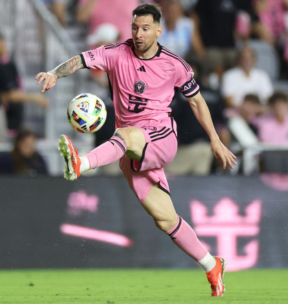 Lionel Messi controls the ball during Inter Miami's victory over the Red Bulls.