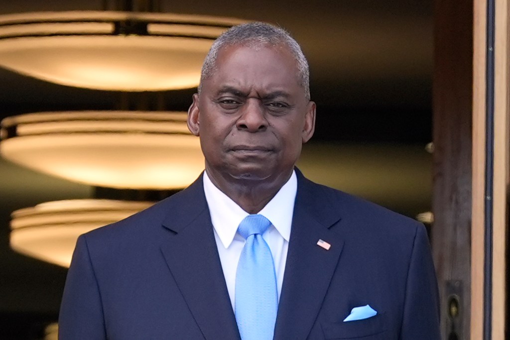 Defense Secretary Lloyd Austin welcomes Kenya's President William Ruto during an arrival ceremony at the Pentagon in Washington, Friday, May 24, 2024