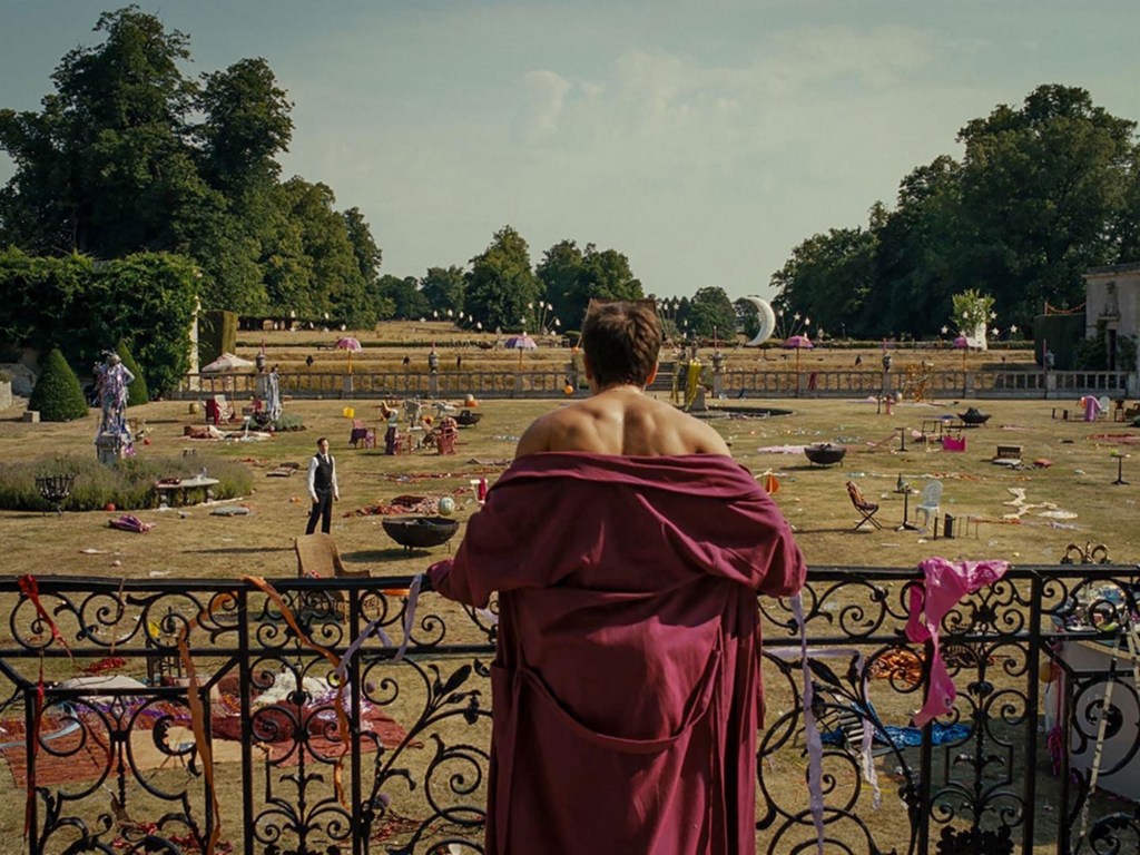 A scene from Saltburn with actor Barry Keoghan showing off his shoulders underneath his bathrobe.