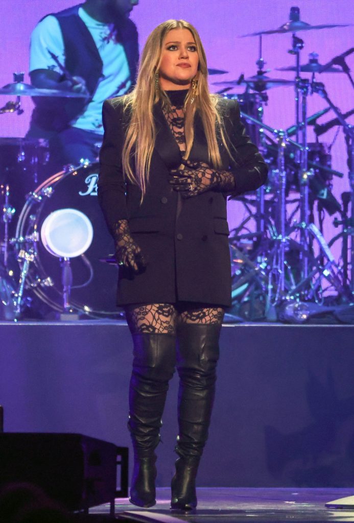 Kelly Clarkson performing onstage at the 2023 iHeartRadio Music Festival in Las Vegas, Nevada.