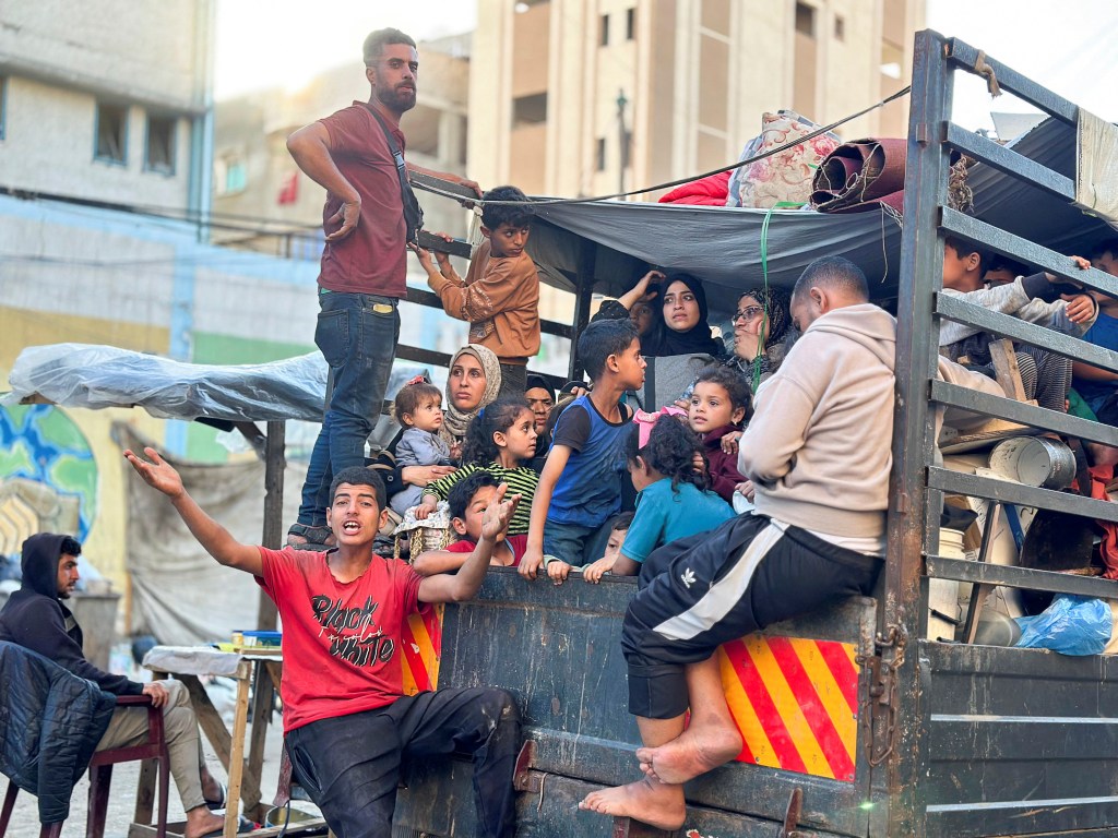 People flee the eastern parts of Rafah