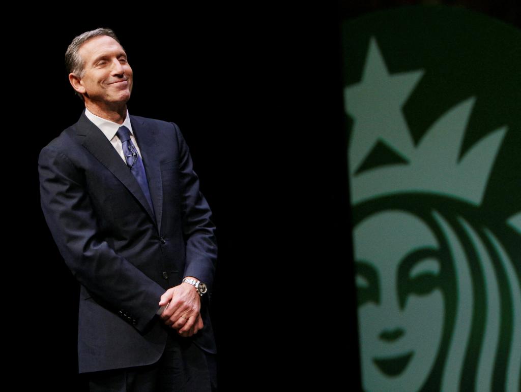 Former Starbucks CEO Howard Schultz has called for a revamp of its US-based operations.