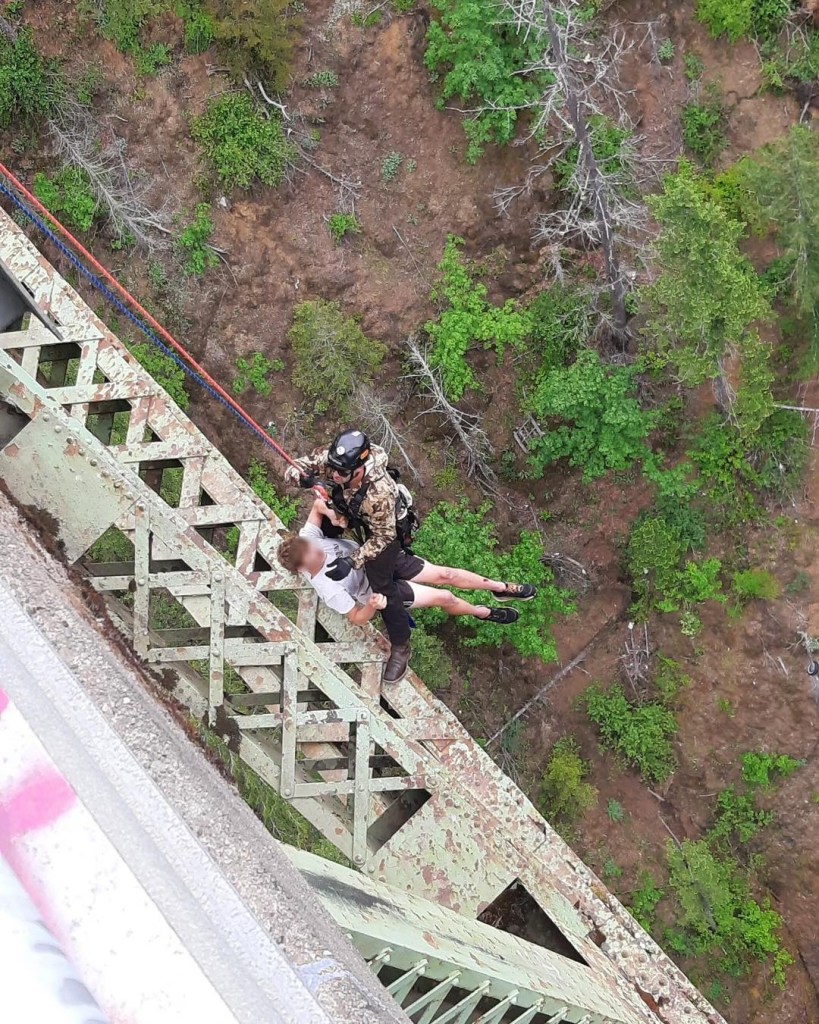 Washington state teen plummets 400 feet near iconic High Steel Bridge