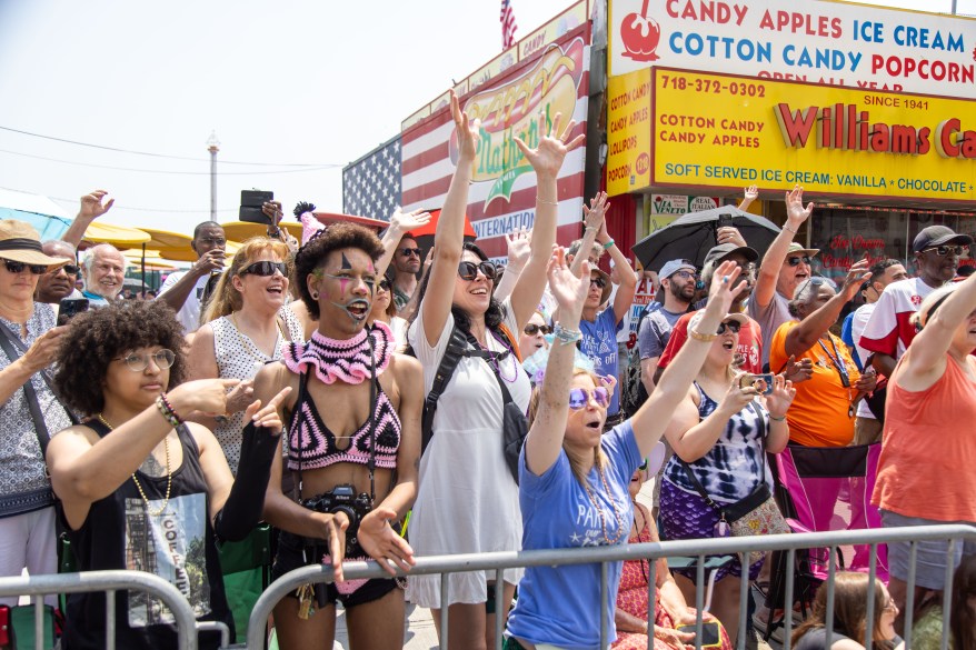 An estimated 200,000 spectators attended the festivities.