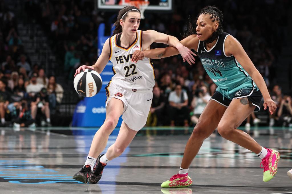 Caitlin Clark dribbles the ball against the Liberty. 