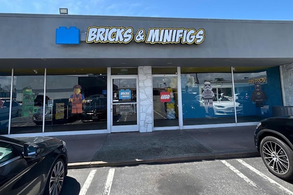 Bricks & Minifigs store