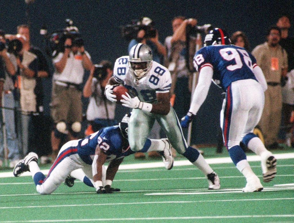 Michael Irvin during a 1998 game against the Giants.