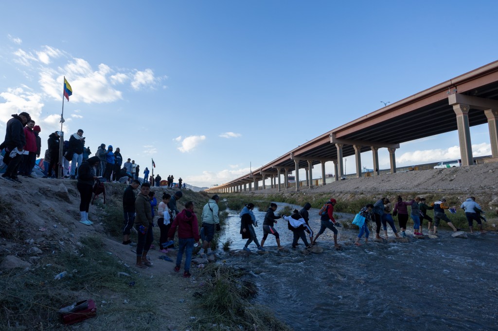 Migrants from Venezuela cross the Rio Grande to surrender to the border patrol with the intention of requesting asylum in the United States.