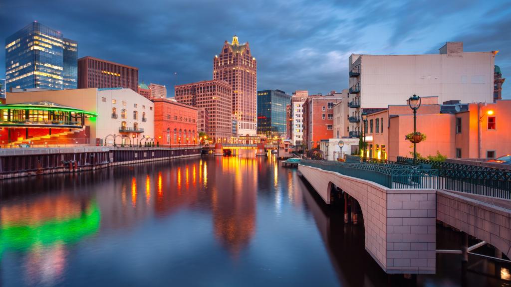 Milwaukee Cityscape image of downtown Milwaukee, WI. 