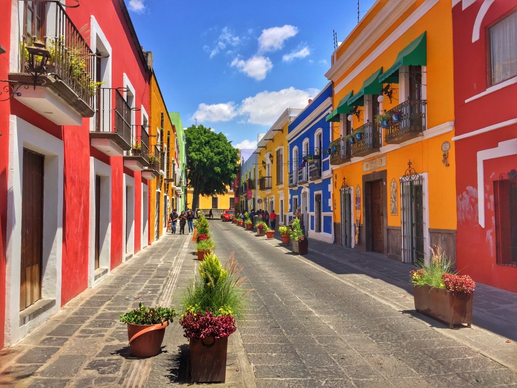 Exterior of a street in Puebla. 