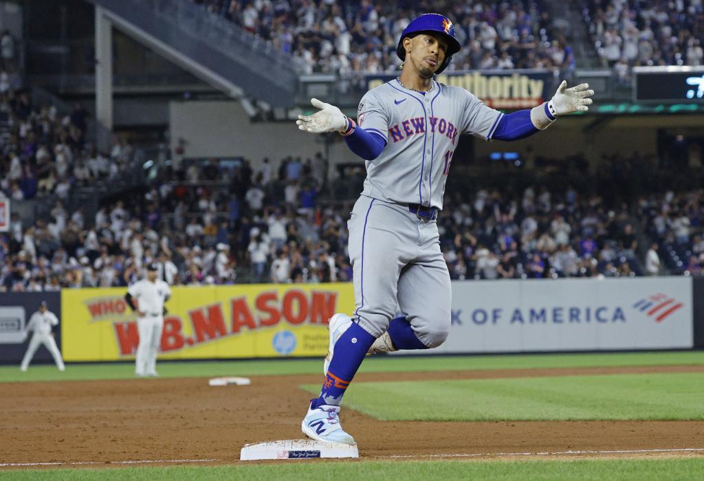 Francisco Lindor celebrates after hitting his second homer of the game in the eighth inning of the Mets' 12-3 blowout win over the Yankees.