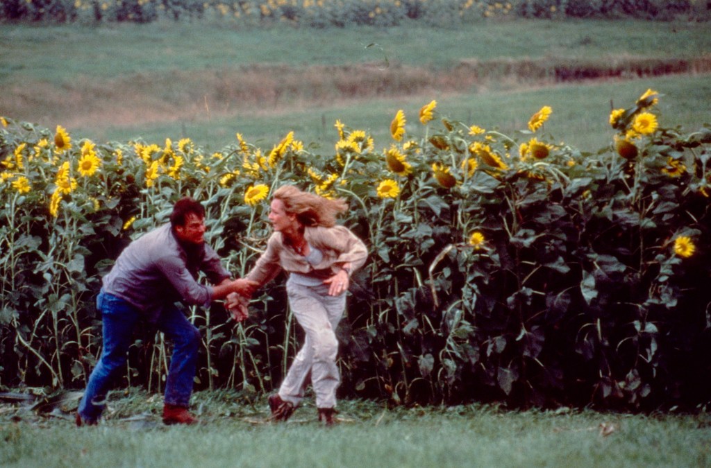 Bill Paxton, Helen Hunt in "Twister"