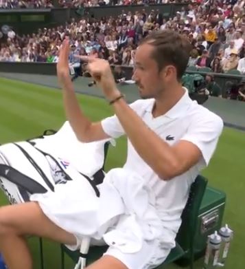 Daniil Medvedev motions what he thinks the score is before realizing he is wrong at Wimbledon. 