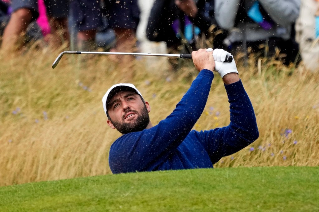 Scottie Scheffler plays a bunker shot from the fourth hole on Sunday.