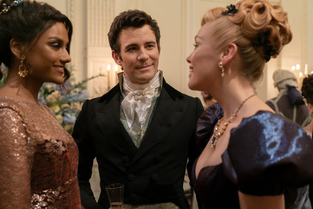 Benedict Bridgerton smiling at two women. 