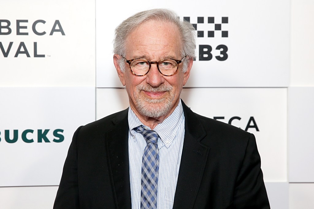 It was Steven Spielberg's advice for Kate and Tyler to not kiss in the film.