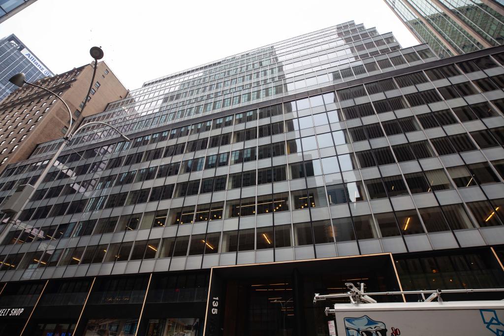 135 west 50th street midtown auctioned