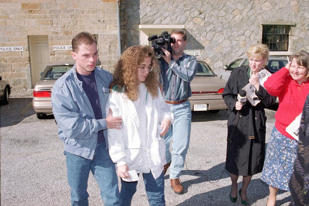 David and Susan Smith arrive at the Union County Sheriff's office in Union, S.C., Thursday, Oct. 27, 1994