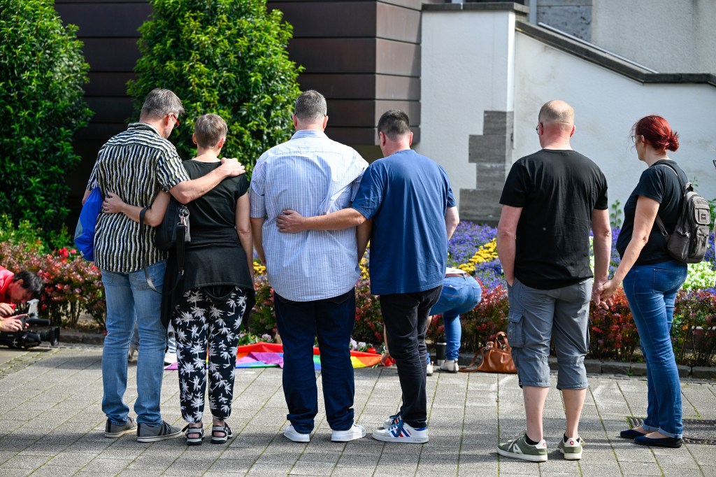 People in mourning standing close to the site of yesterday's deadly stabbings that left three dead and eight injured on Aug. 24, 2024 in Solingen, Germany.