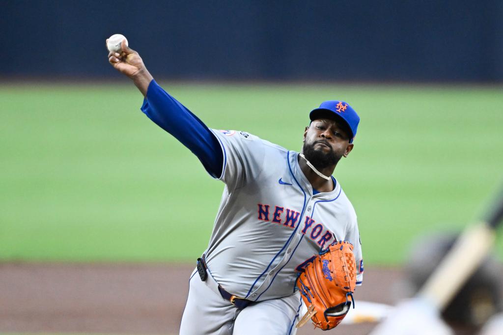 Luis Severino #40 of the New York Mets pitches during the first inning of a baseball game against the San Diego Padres, August 22, 2024 at Petco Park in San Diego, California. 